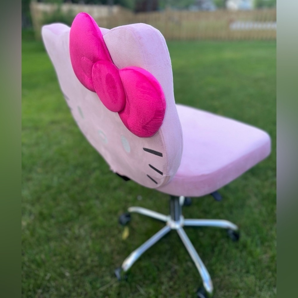 Hello Kitty® Kawaii Swivel Vanity Chair - Picture 5 of 9